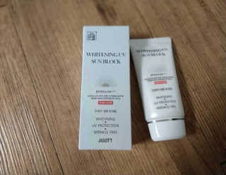 지고트 화이트닝 유브이 썬블럭 크림 70ml,1+1 — 5점을 준 리뷰어가 2019년 7월 올린 사용 사진