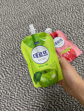 데르뜨 떠먹는 과일 3종, 짜먹는 과일 2종 총 10개 체험 — 5점을 준 리뷰어가 2020년 3월 올린 사용 사진