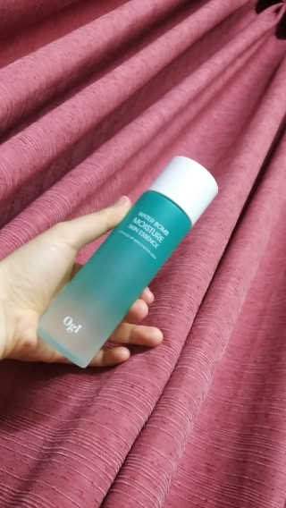 오지아이 워터 밤 모이스처 스킨 에센스 180ml — 5점을 준 리뷰어가 2019년 12월 올린 사용 사진
