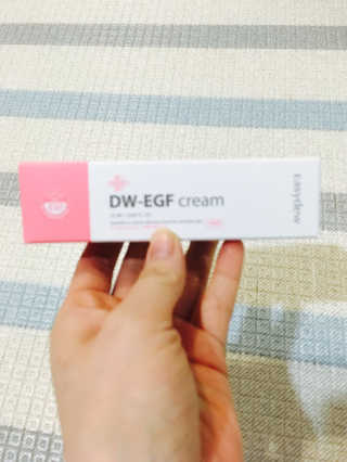 이지듀 디더블유 이지에프 크림 — 5점을 준 리뷰어가 2017년 1월 올린 사용 사진