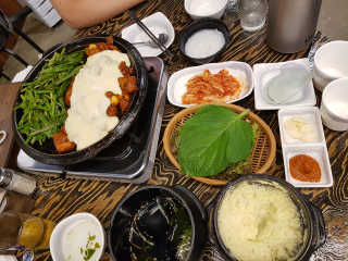 고향원조숯불닭갈비 [고향산천원조숯불닭갈비] 뼈없는 숯불닭갈비 2인세트 — 3.33점을 준 리뷰어가 2018년 9월 올린 사용 사진