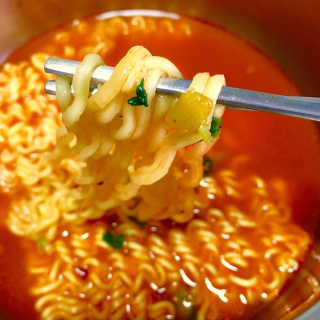 라면 그대로가 제일 맛있는 더엄마라면 — 5점을 준 리뷰어가 2019년 7월 올린 사용 사진