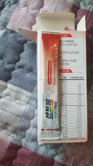 센트룸 아쿠아비타 레몬향, 딸기향 — 5점을 준 리뷰어가 2019년 6월 올린 사용 사진