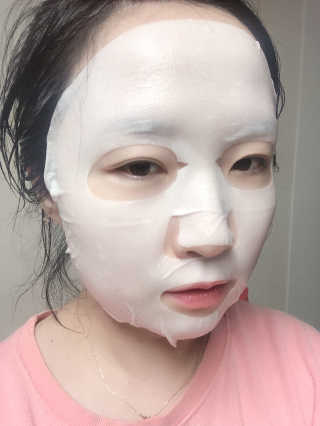 GARANG GARANG 피오니 룻 모이스처라이징 앤 수딩 마스크팩 — 5점을 준 리뷰어가 2019년 8월 올린 사용 사진