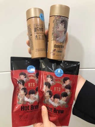 한국야쿠르트 핫브루 콜드브루 BTS 일러스트 — 5점을 준 리뷰어가 2018년 10월 올린 사용 사진