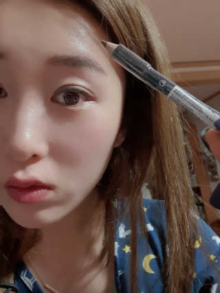 림멜 프로페셔널 아이브로우 펜슬 1+1 — 4.5점을 준 리뷰어가 2019년 12월 올린 사용 사진