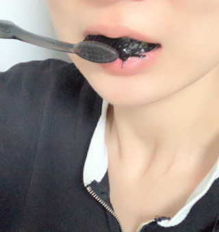 the naked object 디블랙팩치약 디블랙칫솔 세트 — 2점을 준 리뷰어가 2019년 6월 올린 사용 사진