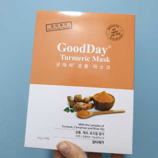 GoodDay Skincare GoodDay 강황 마스크 — 4점을 준 리뷰어가 2019년 5월 올린 사용 사진
