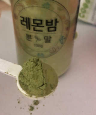 초능력 국내산 레몬밤 분말 — 5점을 준 리뷰어가 2019년 7월 올린 사용 사진