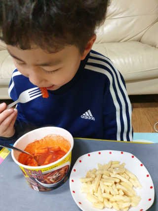 청담동말자싸롱 말자네떡볶이4EA말자네빠삭빠삭감튀5EA — 5점을 준 리뷰어가 2019년 1월 올린 사용 사진