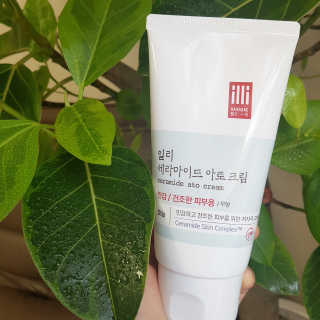 일리윤 세라마이드 아토 집중 크림 — 5점을 준 리뷰어가 2017년 6월 올린 사용 사진