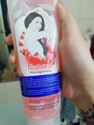 줌마들도 인정한 샤카트 페이스앤바디 필링젤 310ml — 2.33점을 준 리뷰어가 2018년 5월 올린 사용 사진