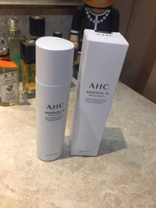 AHC 에이 에이치 씨 미니멀 10 워터리 에센스 — 5점을 준 리뷰어가 2018년 11월 올린 사용 사진