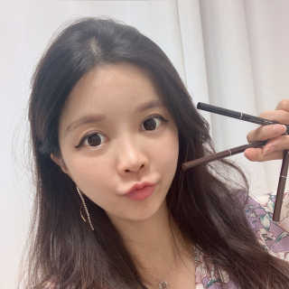 우드버리 1.5mm 스키니 젤 아이라이너 — 5점을 준 리뷰어가 2019년 5월 올린 사용 사진
