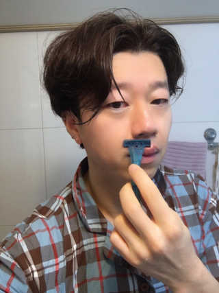 [저자극 쉐이빙] 바르테라 컴포트 쉐이빙 크림 — 4.5점을 준 리뷰어가 2020년 4월 올린 사용 사진