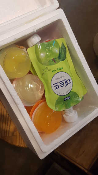 데르뜨 떠먹는 과일 3종, 짜먹는 과일 2종 총 10개 체험 — 5점을 준 리뷰어가 2020년 3월 올린 사용 사진