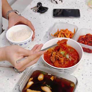 GS25 YOU US  오모리김치돼지찜 — 5점을 준 리뷰어가 2018년 3월 올린 사용 사진
