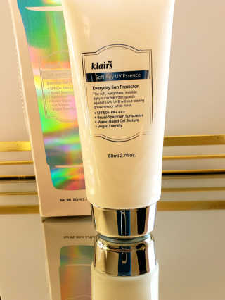 소프트 에어리 UV 에센스 SPF 50 PA ++++ — 4.67점을 준 리뷰어가 2018년 11월 올린 사용 사진