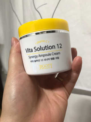 지고트 비타솔루션12 시너지 앰플 크림 100ml — 5점을 준 리뷰어가 2019년 6월 올린 사용 사진