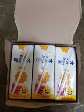 매일우유 멸균 매일우유 저지방 2프로 멸균 핑크퐁 에디션 6입 — 5점을 준 리뷰어가 2017년 12월 올린 사용 사진