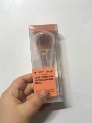 Honey Trap 엣지 그라데이션 블러쉬 & 섀딩 브러쉬 — 5점을 준 리뷰어가 2018년 1월 올린 사용 사진