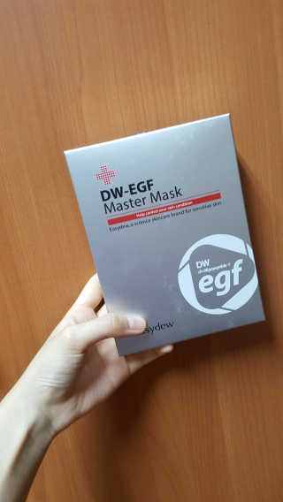 이지듀 피부재생 긴급처방 DW-EGF 마스터 마스크 — 4.67점을 준 리뷰어가 2018년 4월 올린 사용 사진