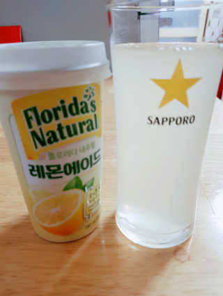 플로리다 내추럴 플로리다내추럴 레몬에이드  2종 — 4.83점을 준 리뷰어가 2018년 7월 올린 사용 사진