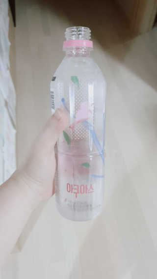 아쿠아스 플레이버워터 [아쿠아스] 복숭아 플레이버워터 1BOX 20개입 — 5점을 준 리뷰어가 2020년 3월 올린 사용 사진