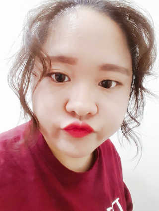우드버리 울트라에이치디 스무디벨벳틴트 — 5점을 준 리뷰어가 2018년 6월 올린 사용 사진