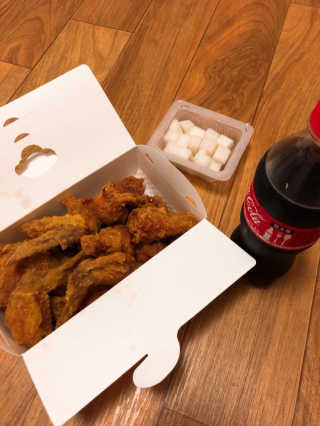 [치킨마루]-  빠사칸윙봉현미 + 콜라 500ml — 5점을 준 리뷰어가 2019년 7월 올린 사용 사진