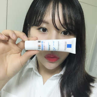 라로슈포제 유비데아 XL 톤업 라이트 크림 — 4점을 준 리뷰어가 2018년 4월 올린 사용 사진