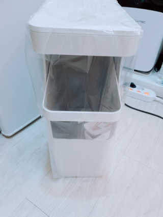 창신리빙 [프랑코 사이드테이블 휴지통] 똑똑한 정리 수납 — 5점을 준 리뷰어가 2020년 2월 올린 사용 사진