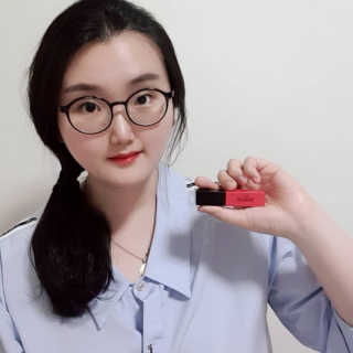 우드버리 울트라 에이치디 스무디 벨벳 틴트 — 5점을 준 리뷰어가 2019년 6월 올린 사용 사진