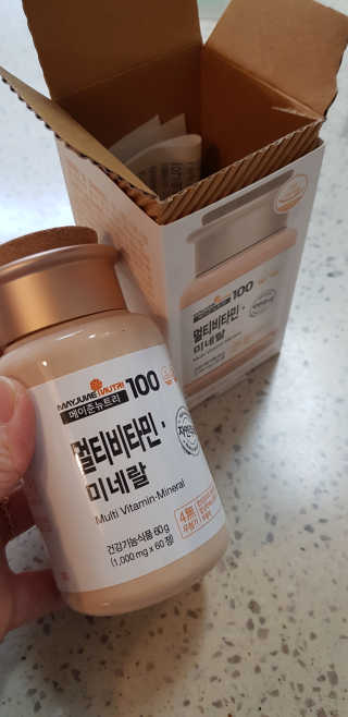 [메이준뉴트리] 멀티비타민and미네랄 1병, 1개월 분 — 5점을 준 리뷰어가 2020년 3월 올린 사용 사진
