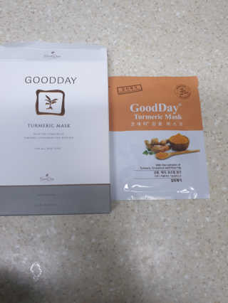 GoodDay Skincare GoodDay 강황 마스크 — 5점을 준 리뷰어가 2020년 2월 올린 사용 사진