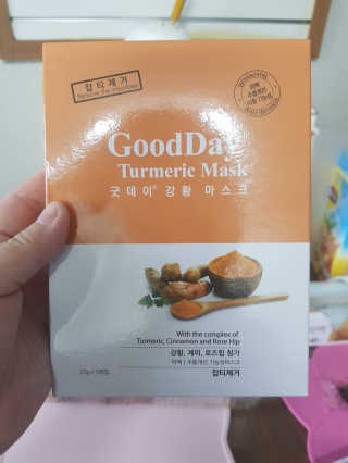 GoodDay Skincare GoodDay 강황 마스크 — 5점을 준 리뷰어가 2019년 5월 올린 사용 사진