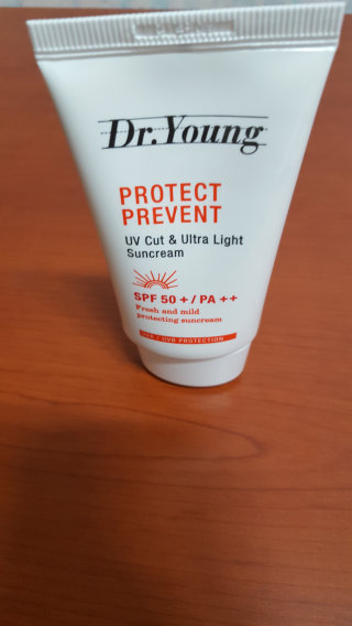 닥터영 유브이 컷 앤 울트라 라이트 썬크림 SPF50+ PA++ 50ml — 4.5점을 준 리뷰어가 2016년 7월 올린 사용 사진