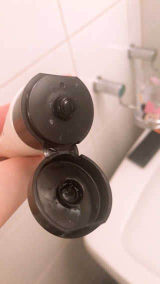 the naked object 디블랙팩치약 디블랙칫솔 세트 — 3점을 준 리뷰어가 2020년 2월 올린 사용 사진