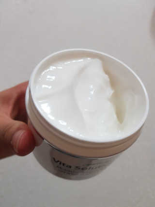 지고트 비타솔루션12 모이스처 앰플 크림 100ml — 4점을 준 리뷰어가 2019년 6월 올린 사용 사진