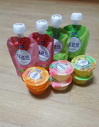 데르뜨 떠먹는 과일 3종, 짜먹는 과일 2종 총 10개 체험 — 4.5점을 준 리뷰어가 2020년 3월 올린 사용 사진