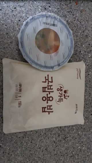 [풀무원] 사골곰탕국밥 황태해장국밥 — 5점을 준 리뷰어가 2018년 6월 올린 사용 사진