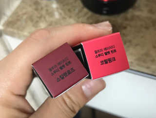 우드버리 울트라에이치디 스무디벨벳틴트 — 5점을 준 리뷰어가 2018년 6월 올린 사용 사진