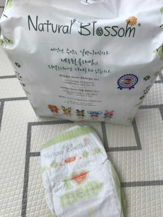 네추럴블라썸 NATURAL BLOSSOM 슈퍼 얇은 바지 기저귀 — 4.67점을 준 리뷰어가 2018년 12월 올린 사용 사진
