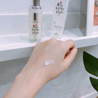 Dr.메디션 본래의 피부로 되돌려주는 리턴미백에센스 — 4.67점을 준 리뷰어가 2018년 9월 올린 사용 사진