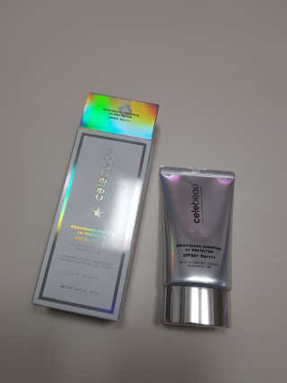 셀레뷰 브라이트닝 에센셜 UV프로텍터 SPF 50+ PA++++ — 5점을 준 리뷰어가 2017년 12월 올린 사용 사진