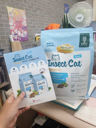 그린펫푸드 인섹트캣 글루텐프리（1.2KG） — 5점을 준 리뷰어가 2019년 7월 올린 사용 사진
