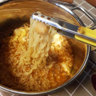 라면 그대로가 제일 맛있는 더엄마라면 — 4.5점을 준 리뷰어가 2019년 6월 올린 사용 사진