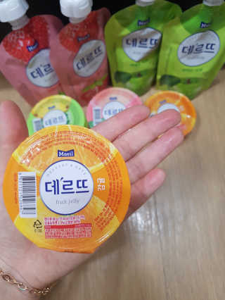 데르뜨 떠먹는 과일 3종, 짜먹는 과일 2종 총 10개 체험 — 4점을 준 리뷰어가 2020년 3월 올린 사용 사진