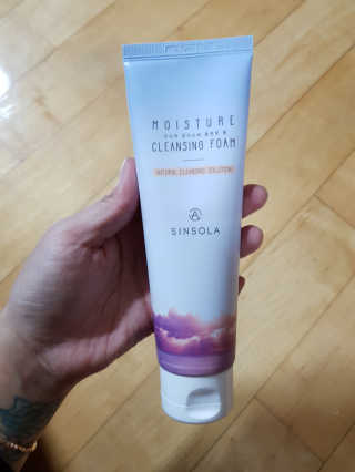 신소라 코스메틱 SINSOLA COSMETIC 신소라 모이스춰 클렌징폼 — 5점을 준 리뷰어가 2017년 11월 올린 사용 사진