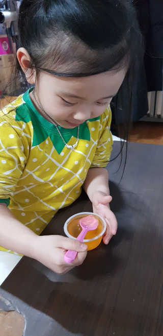 데르뜨 떠먹는 과일 3종, 짜먹는 과일 2종 총 10개 체험 — 4점을 준 리뷰어가 2020년 3월 올린 사용 사진